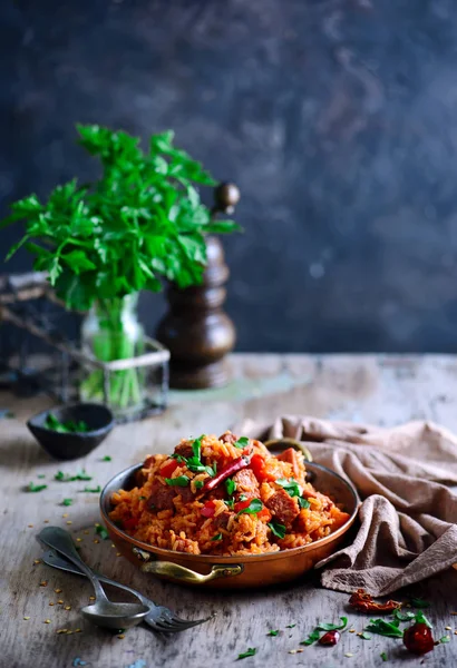 Arroz dominicano con verduras y embutidos —  Fotos de Stock