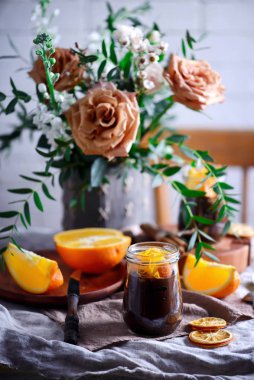 Çikolatalı sebzeli puding ve avokado.