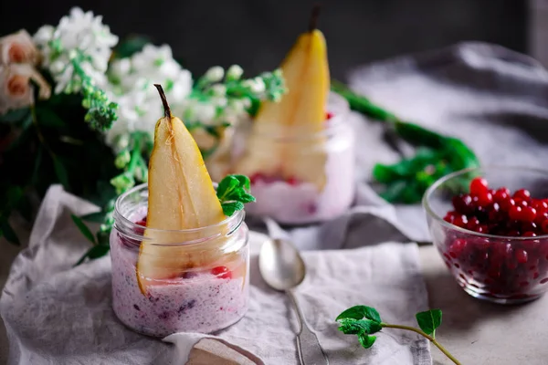 Pear and cranberry chia pudding.style rustic. — Stockfoto