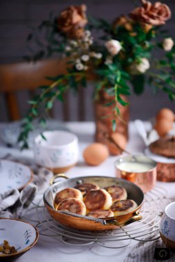 Krem soslu süzme peynirli krep.