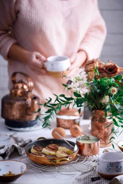 Krem soslu süzme peynirli krep.