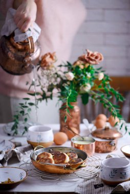 Krem soslu süzme peynirli krep.