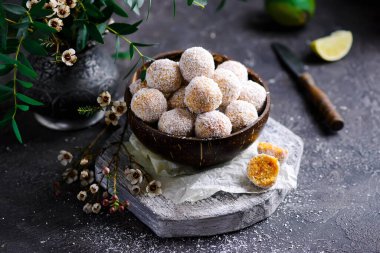 Kurumuş kayısılar enerji ısırıkları...