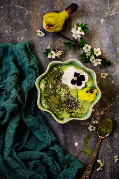 Nacecream con espirulina.. desayuno saludable — Foto de Stock