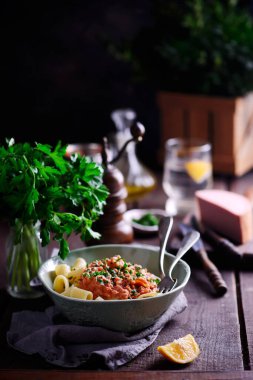 Mortadella domates soslu makarna.