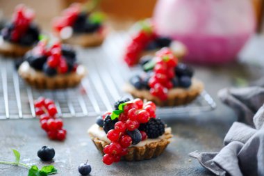 Çiğ beyaz çikolatalı cheesecake turtası...