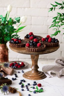 avokado çikolatalı pudingli vejetaryen çikolatalı tartlar. Klasik.