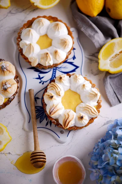 Vegane Zitronenbaiser Tart Style Vintage Selektiver Fokus — Stockfoto