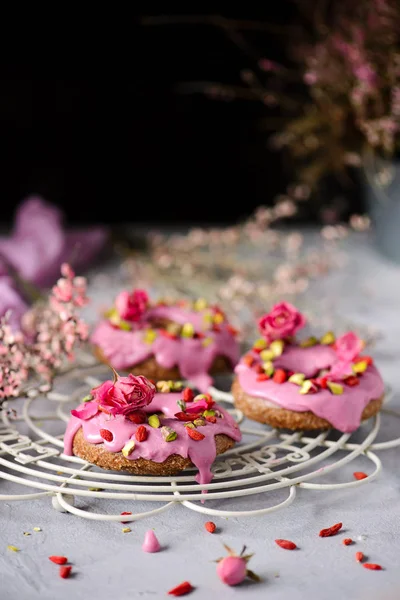 Wegańskie Surowe Pączki Malinowe Styl Vintage Selective Focus — Zdjęcie stockowe