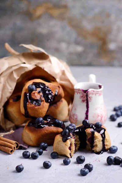 Blueberry Canela Vegana Scrolls Selective Focus Style Vintage Fotos de stock libres de derechos