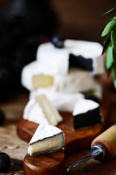 Queso Camembert Agricultor Tabla Cortar Style Rustic Selective Focus — Foto de Stock