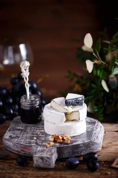 Queso Camembert Agricultor Tabla Cortar Style Rustic Selective Focus — Foto de Stock