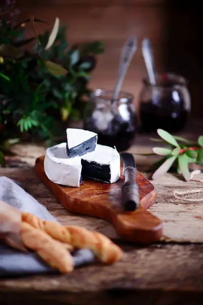 Farmer Camembert Cheese Cutting Board Style Rustic Selective Focus — Stock Photo, Image