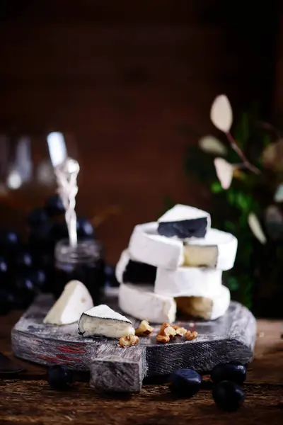 Queso Camembert Agricultor Tabla Cortar Style Rustic Selective Focus — Foto de Stock