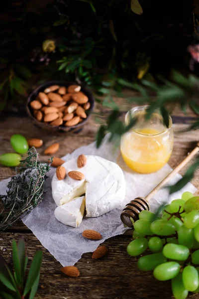 Farmer Camembert Fromage Sur Planche Découper Style Rustic Selective Focus — Photo