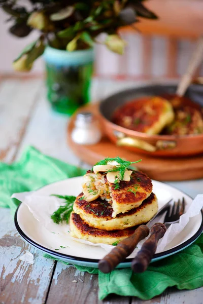 Vegane Kartoffelpuffer Mit Pilzen Stil Rustikal Selektiver Fokus — Stockfoto