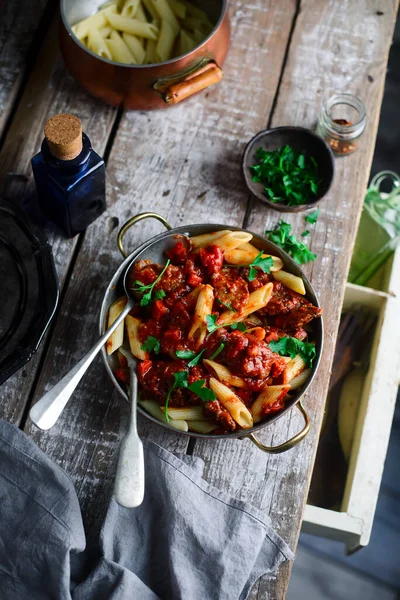 Pasta Met Konijn Lever Tomaat Sauce Style Rustic Selectieve Focus — Stockfoto