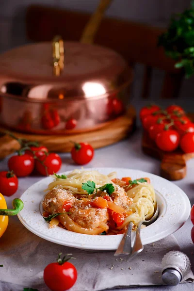 Albóndigas Con Espaguetis Enfoque Rustic Selective Pesto Style — Foto de Stock