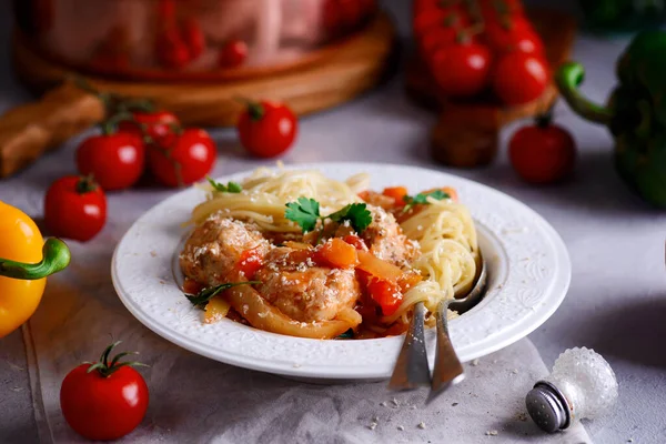 Almôndegas Com Espaguete Foco Rustic Selective Pesto Style — Fotografia de Stock