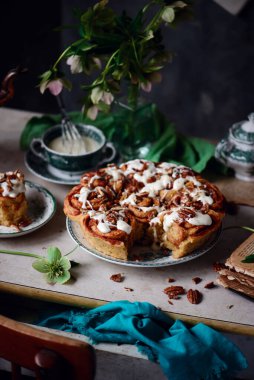 Krem peynirli havuçlu tarçınlı rulo... klasik stil.