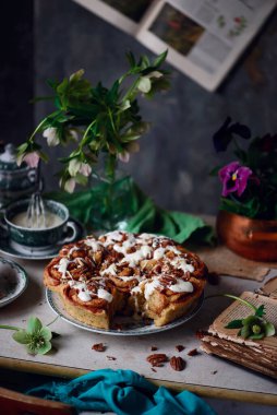 Krem peynirli havuçlu tarçınlı rulo... klasik stil.