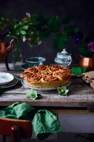 Karottenkuchen Zimtrollen Mit Frischkäse Zuckerguss Vintage Style Selektiver Fokus — Stockfoto