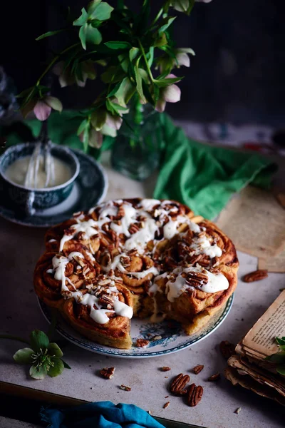 Gâteau Aux Carottes Rouleaux Cannelle Avec Glaçage Fromage Vintage Style — Photo