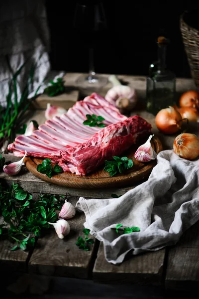 Agnello Pasquale Con Verdure Erbe Stile Rustic Selective Fuoco — Foto Stock