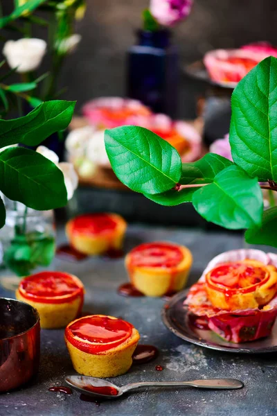 Semolina Amandel Bloed Sinaasappelsiroop Cake Vintage Stijl Selectieve Focus — Stockfoto