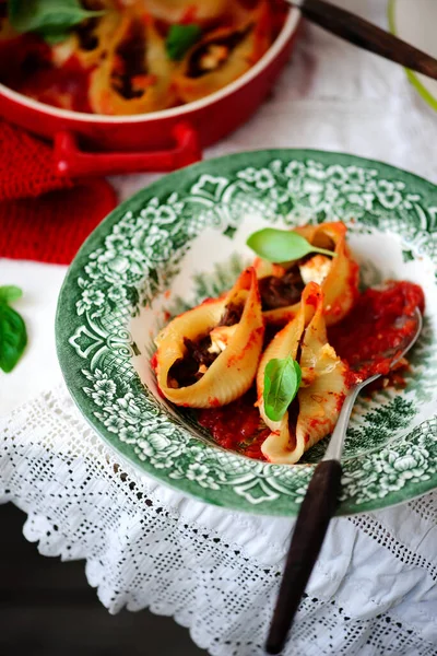 Gebackene Rindfleisch Gefüllte Muscheln Stil Rustic Selektive Fokus — Stockfoto