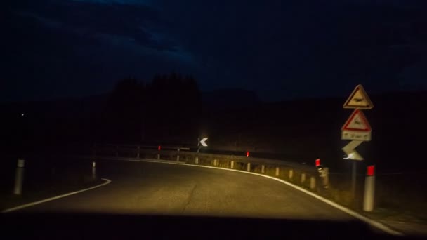 Дорога через горный перевал — стоковое видео