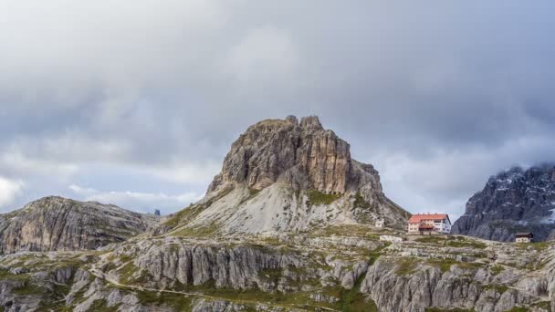 Blick auf einen Bergpass in Südtirol — Stockvideo