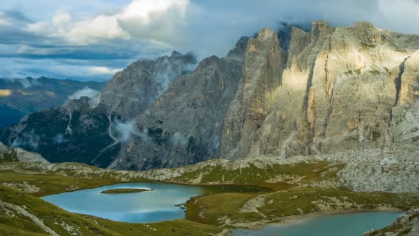 Met uitzicht op een bergpas in Zuid-Tirol — Stockvideo