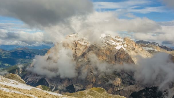 Con vistas a un paso de montaña en el Tirol del Sur — Vídeos de Stock