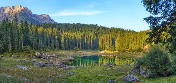 호수 카레 자, Dolomites, 이탈리아 — 스톡 사진