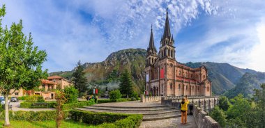 Santa Cueva de Covadognga, Asturias, İspanya