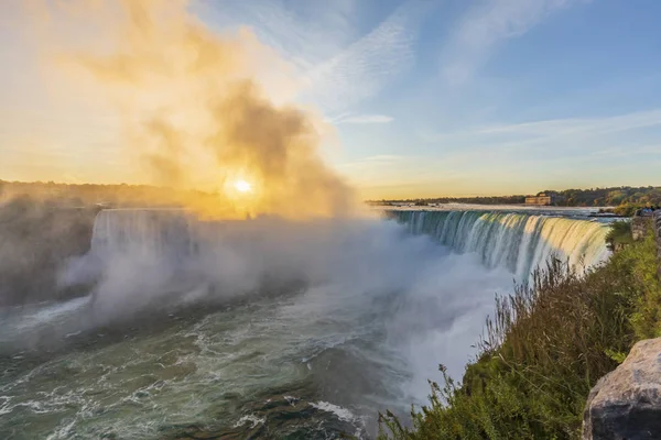 Soluppgången Vid Niagarafallen Utsikt Från Den Kanadensiska Sidan — Stockfoto