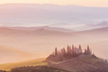 Val D 'Orcia üzerinde gün doğumu, San Quirico d' Orcia, Siena, Toskana, İtalya