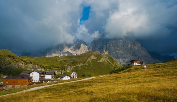 Stormwolken Boven Passo Rolle Baita Segantini Italië — Stockfoto