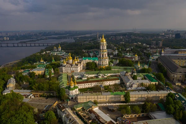 Αεροφωτογραφία Του Κιέβου Pechersk Lavra Φωτίζεται Από Τις Ακτίνες Ηλιοβασιλέματος — Φωτογραφία Αρχείου