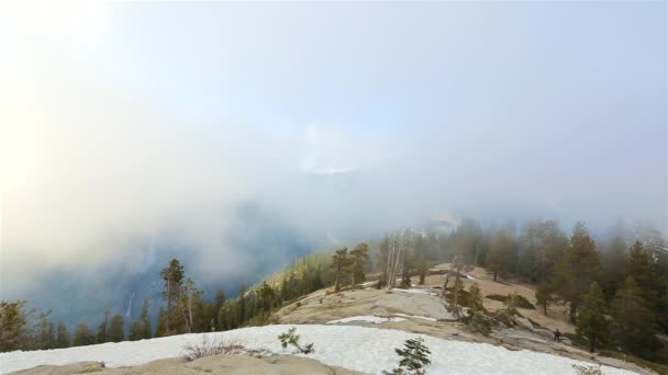 米国カリフォルニア州ヨセミテ国立公園センティネルドームからの眺め — ストック動画