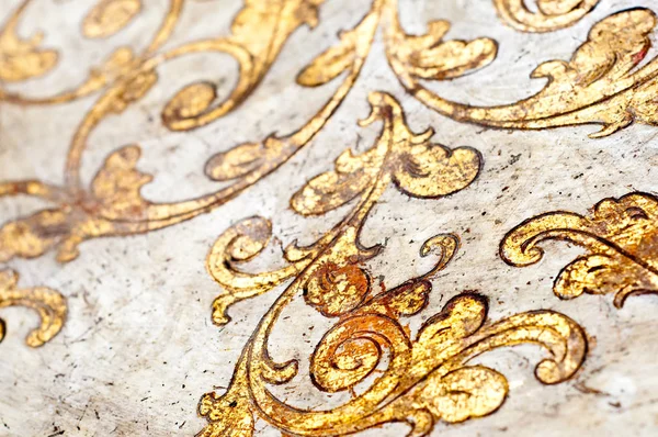 Altın güzelleşmek tasarım. Beyaz arka plan