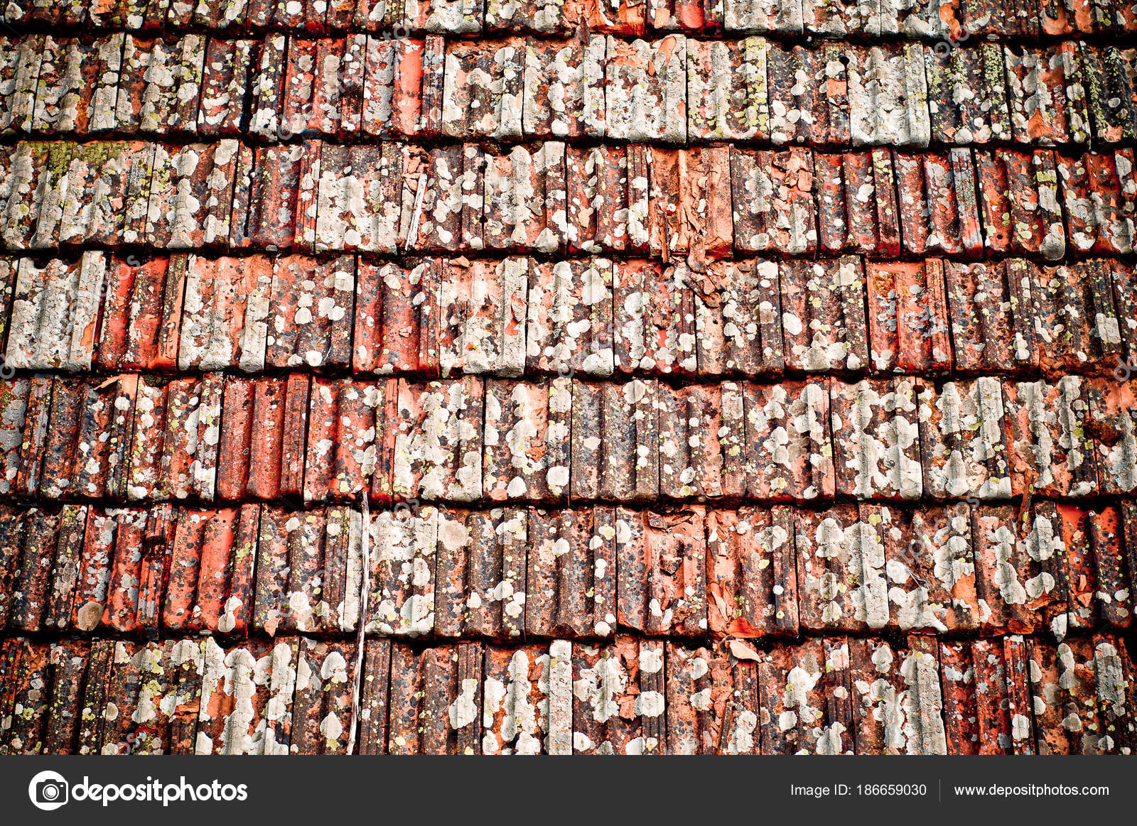 Textura de tejas. Cubierta de teja de arcilla vieja . — Foto de stock