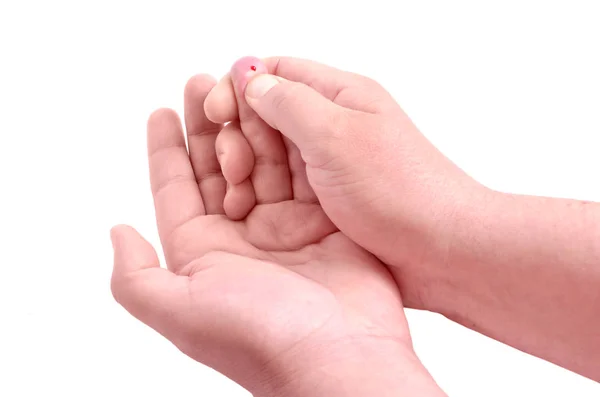 Blood test. Man hands checking blood sugar level by Glucose mete — Stock Photo, Image