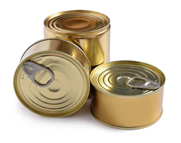 Alüminyum kutular. Beyaz arka plan üzerinde izole