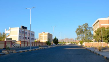 Küçük Mısır kasabası Safaga. Yolu olan cadde