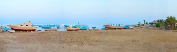 Марина Сафага. В Египет. Вечером рыбацкие лодки. Панорама . — стоковое фото