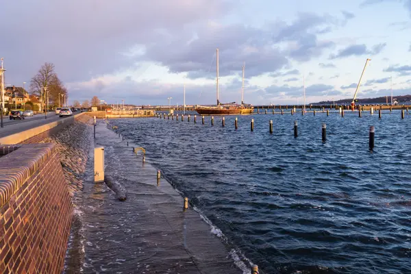 Kiel na storm front "Axel" en een stormvloed is heengegaan — Stockfoto