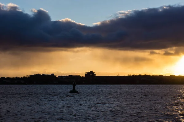 Kiel dopo la tempesta fronte "Axel" e una marea di tempesta è morta — Foto Stock