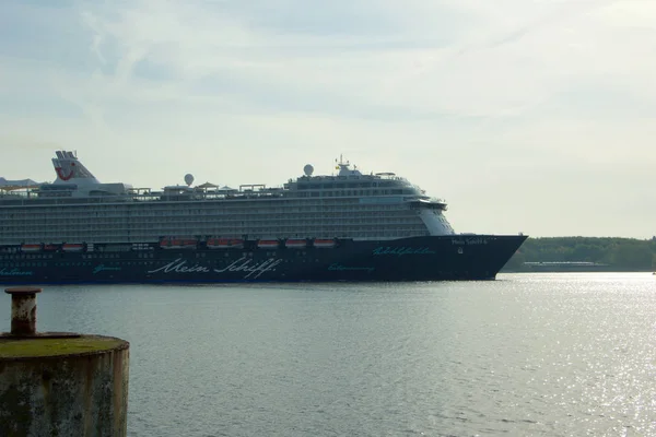 Impresiones de la primera llamada del Mein Schiff 6 en Kiel — Foto de Stock